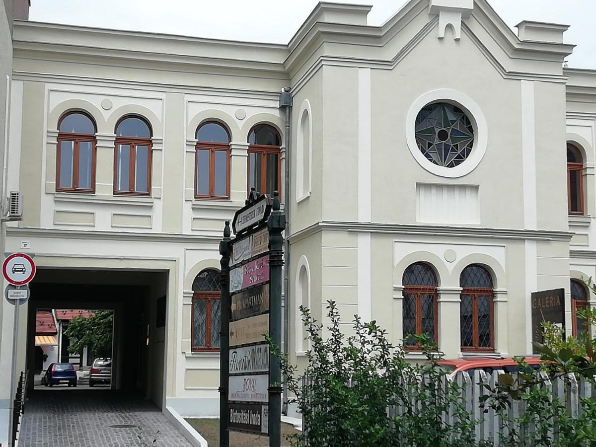 Cehmesterek Apartman Егер Екстериор снимка