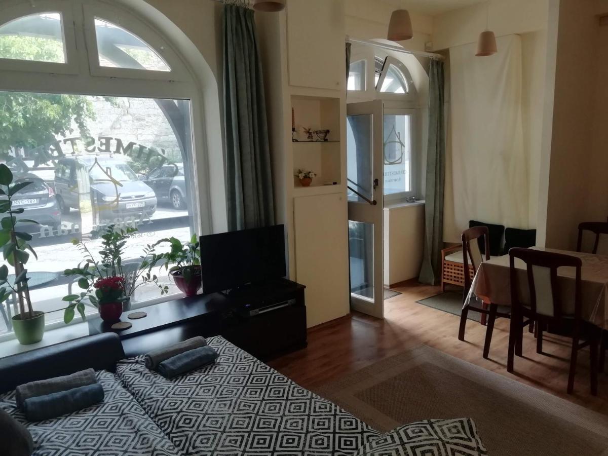 Cehmesterek Apartman Егер Екстериор снимка