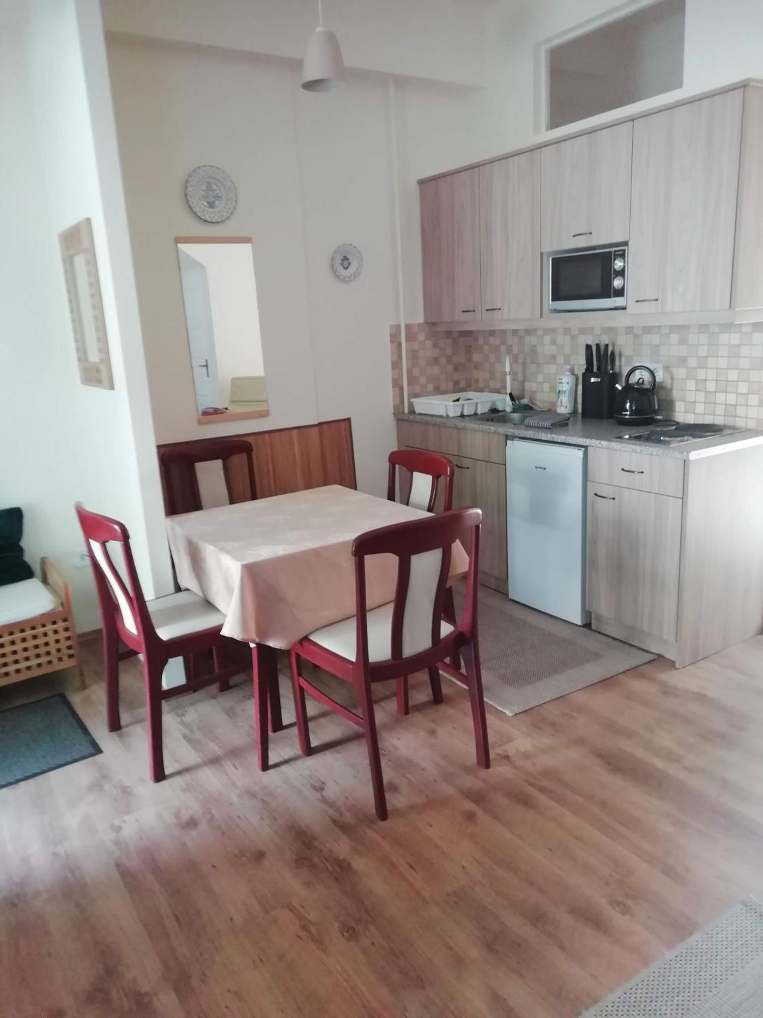 Cehmesterek Apartman Егер Екстериор снимка